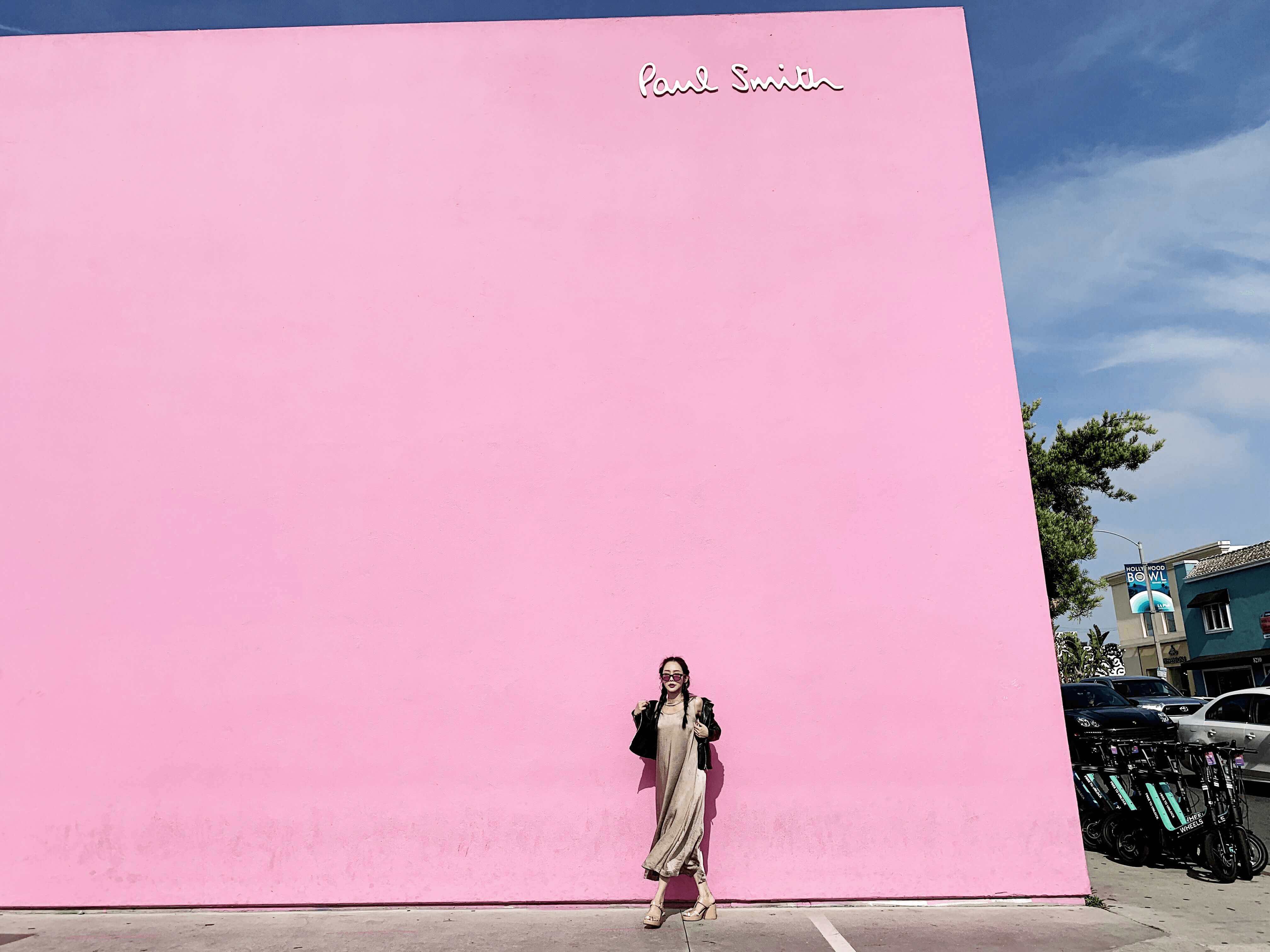 LA Paul Smith 粉紅牆和充滿魅力的女人味休閒穿搭